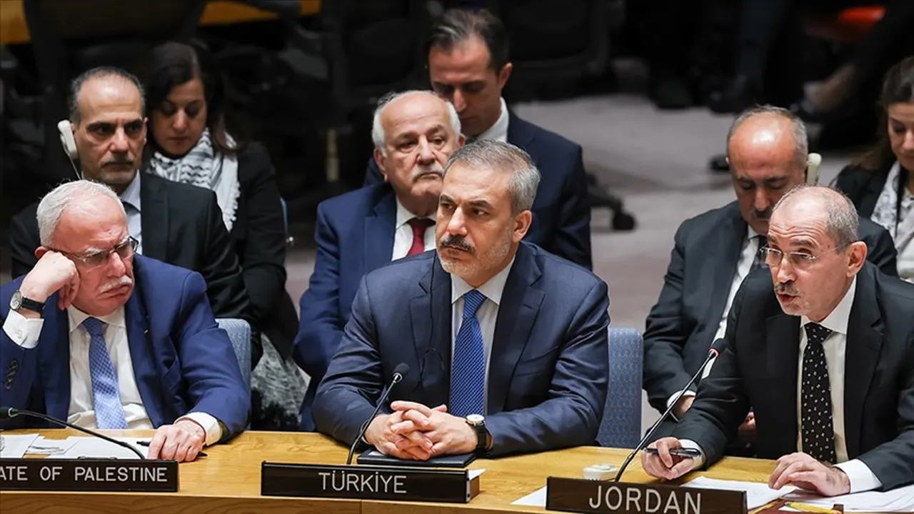 Dışişleri Bakanı Fidan'dan Antalya'da 'Dünya beşten büyüktür' dersi: "Hegemon güç çözüm değil, problem üretiyor!"