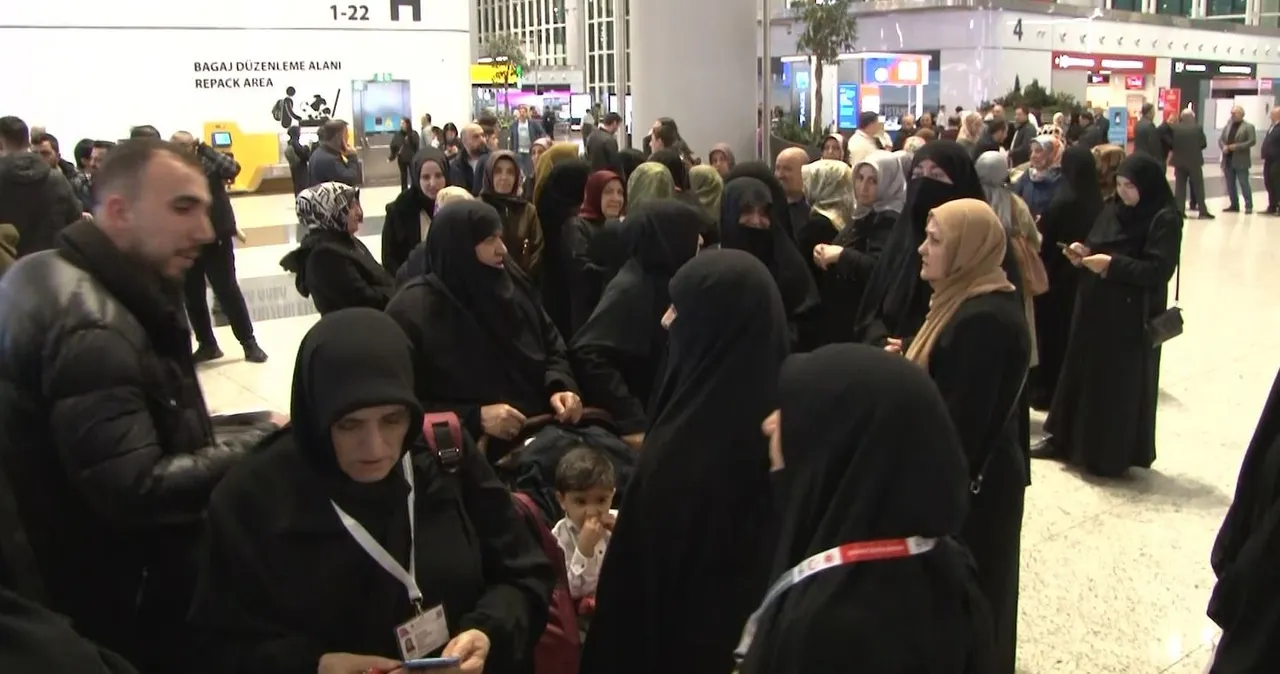 Diyanet İşleri Başkanlığı, mukaddes topraklara gidecekleri uyardı: Hac vizesi olmayan geri gönderilecek