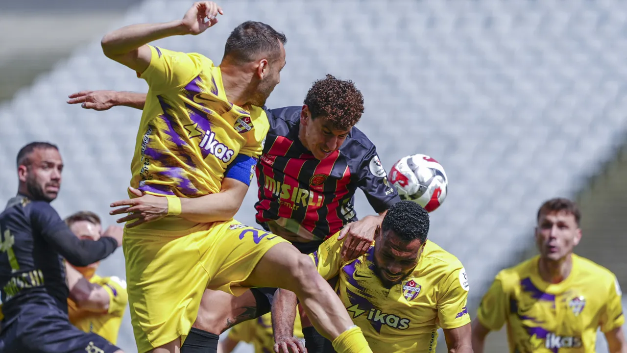 Eyüpspor, Süper Lig'de 56 gün sonra kazandı: İstanbul'da 3 gol, 1 kırmızı kart