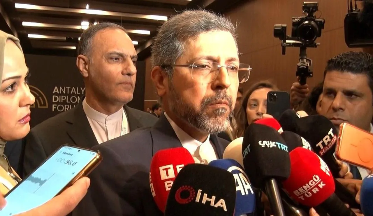 Hürmüz Boğazı'nda iki gemiye ateş açıldı! Mücteba Hamaney'den 'hazır olsunlar' çıkışı geldi