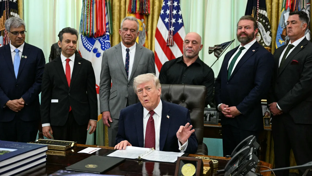 Hürmüz'ün kapatılmasının ardından Trump'tan ilk açıklama: Bize şantaj yapamazlar 