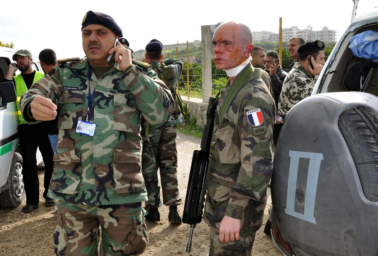 Lübnan’da perşembe gece yarısı başlayan 10 günlük geçici ateşkes kana bulandı. Fransa Cumhurbaşkanı Emmanuel Macron, Güney Lübnan’da bir Fransız askerinin öldüğünü duyurarak Hizbullah’ı suçladı. Öte yandan İsrail ordusu, ateşkesi ilk kez delerek Lübnan’ın güneyine havadan ve karadan saldırılar düzenlediğini resmen kabul etti.