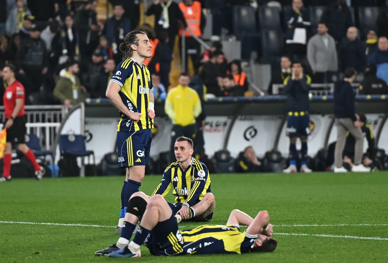 Fenerbahçeli futbolcuların üzüntüsü