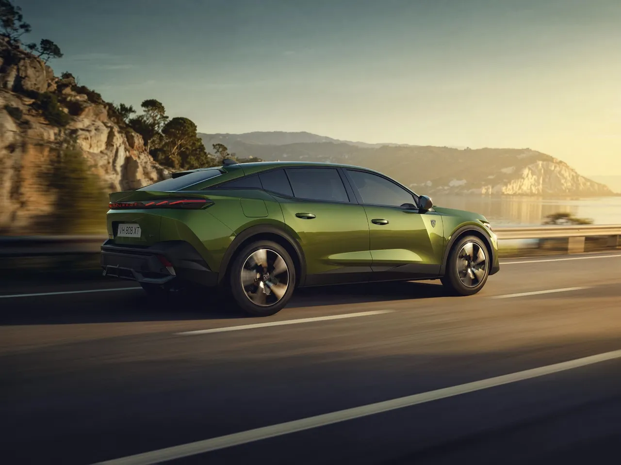 Peugeot 408'in Türkiye fiyatları belli oldu: Lansmana özel 300 bin TL indirim