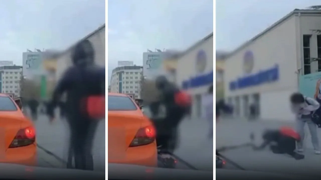 Scooter sürücüsü kapısı açılan taksiye çarptı! O anlar kamerada