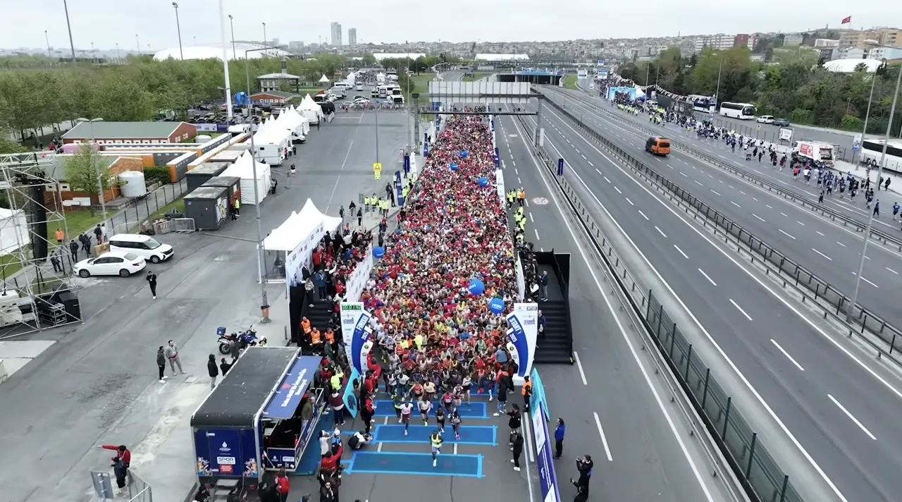 19 Nisan İstanbul trafiğe kapalı olan yollar ve alternatif güzergahlar! Türkiye İş Bankası 21. İstanbul Yarı Maratonu başladı