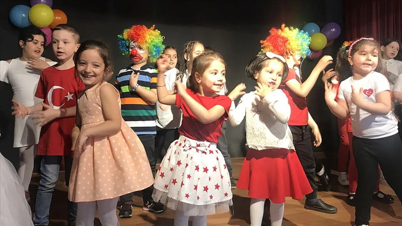 23 Nisan iptal mi oldu, 22 Nisan öğleden sonra tatil mi olacak? 2026 23 Nisan etkinliklerinde son durum merak konusu