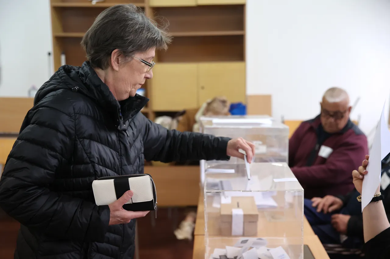 3 ilde sandık yoğunluğu! Binlerce çifte vatandaş Bulgaristan seçimleri için oy kullandı