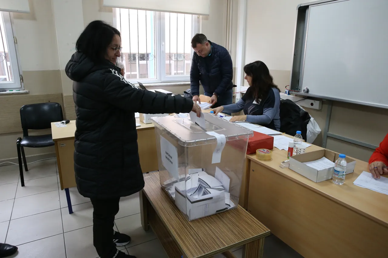 3 ilde sandık yoğunluğu! Binlerce çifte vatandaş Bulgaristan seçimleri için oy kullandı