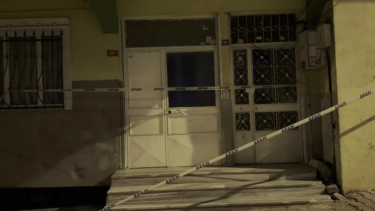 Bir yanda ilaç diğer yanda yemek... 13 kişi evde otururken aynı anda acillik oldu