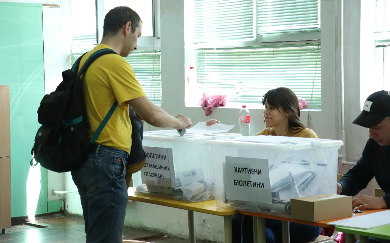 Bulgaristan'da seçim heyecanı! Radev'in partisi açık ara önde