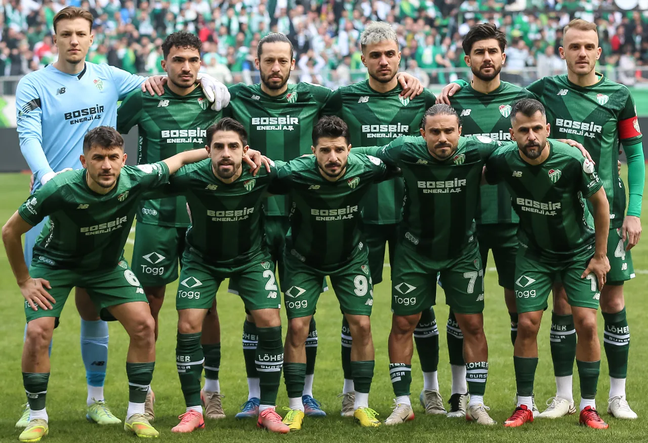 Bursaspor şampiyonluk için sahada: Türkiye'de bir ilk gerçekleşebilir 