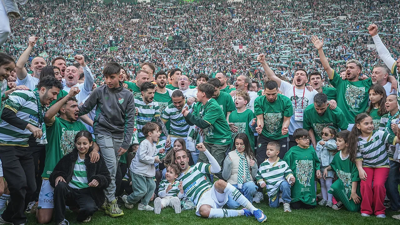 Bursaspor'dan Türk futbol tarihine geçen şampiyonluk: Yeşil beyazlılar, bir ilki başardı