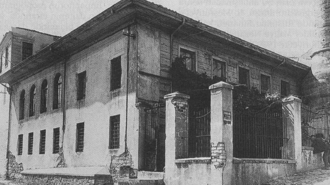 Depo yapıldı, yıkıldı ve şimdi küllerinden doğdu... Babıali’deki caminin hazin hikâyesi