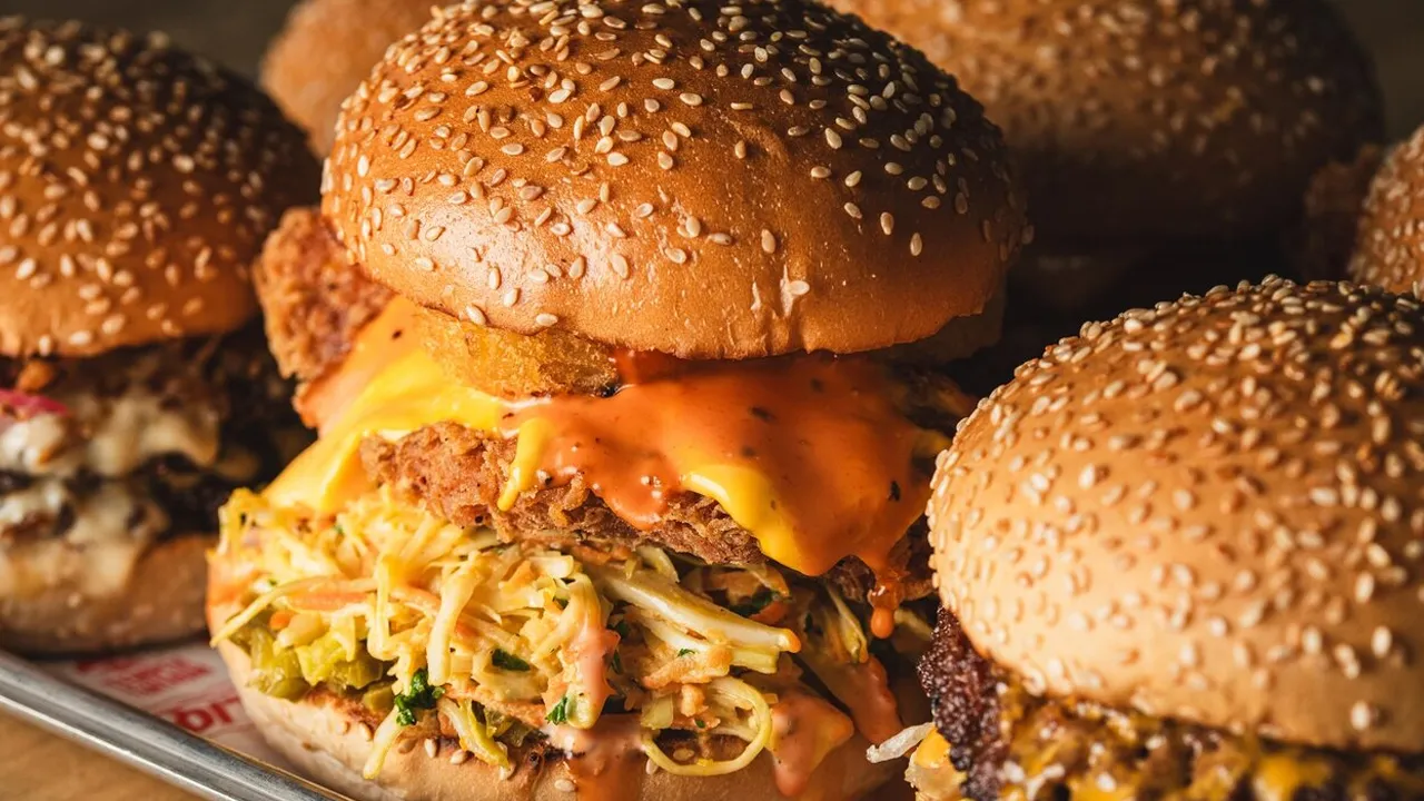 Dev hamburger zinciri çöküşte! Kayyım yönetimine devredildi