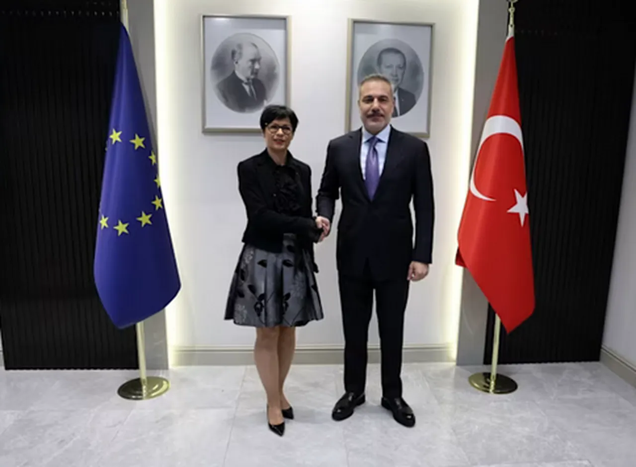 Dünya ekonomisinin rotası Türkiye’ye kırılıyor! İngiliz basını yazdı: Hürmüz’e en güçlü alternatif Ankara'nın onayına bağlı