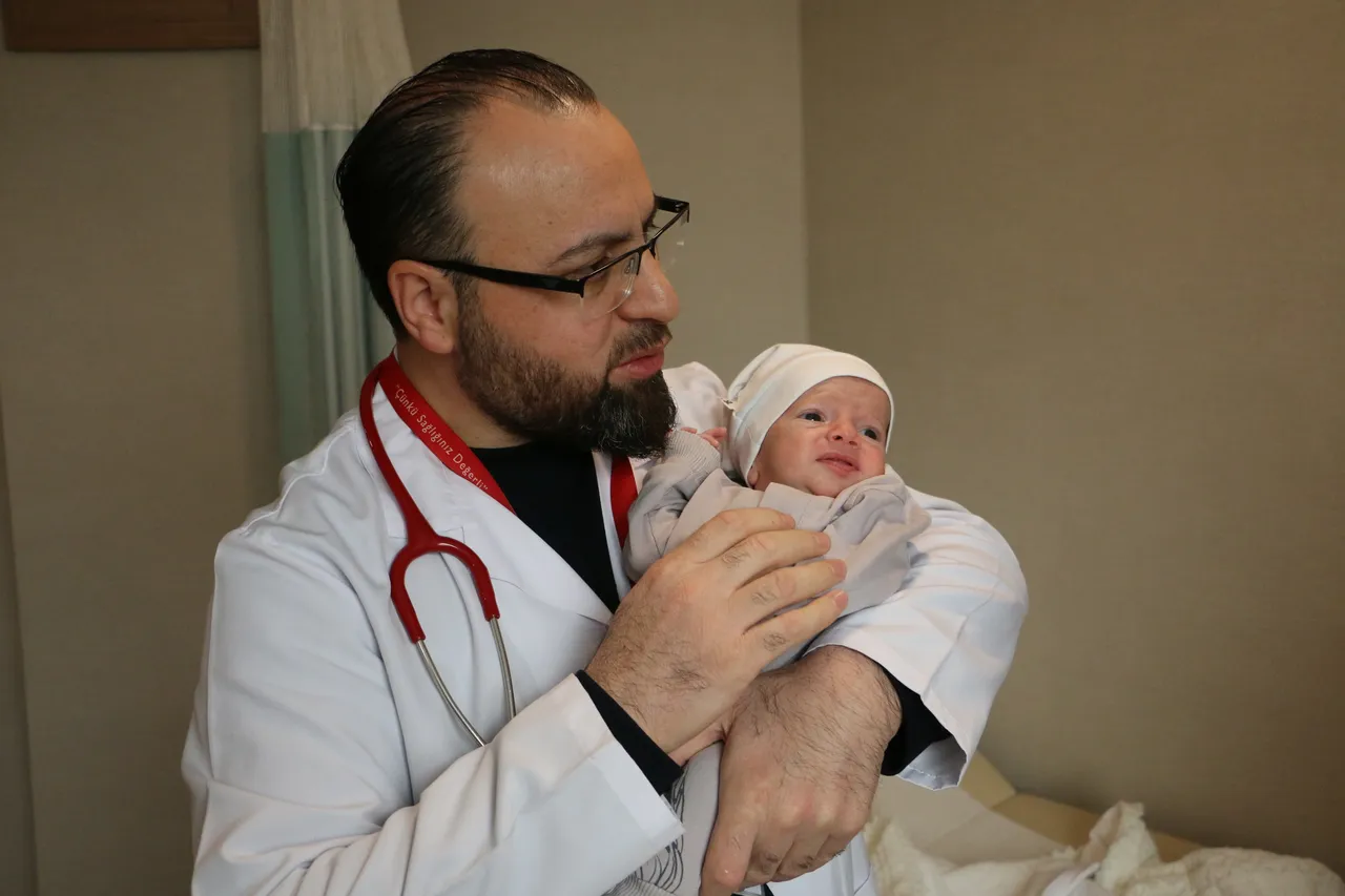 Dünyada 5 binde bir görülen vaka Diyarbakır’da görüldü! Yeni doğan bebek 4 saatlik ameliyatla sağlığına kavuştu
