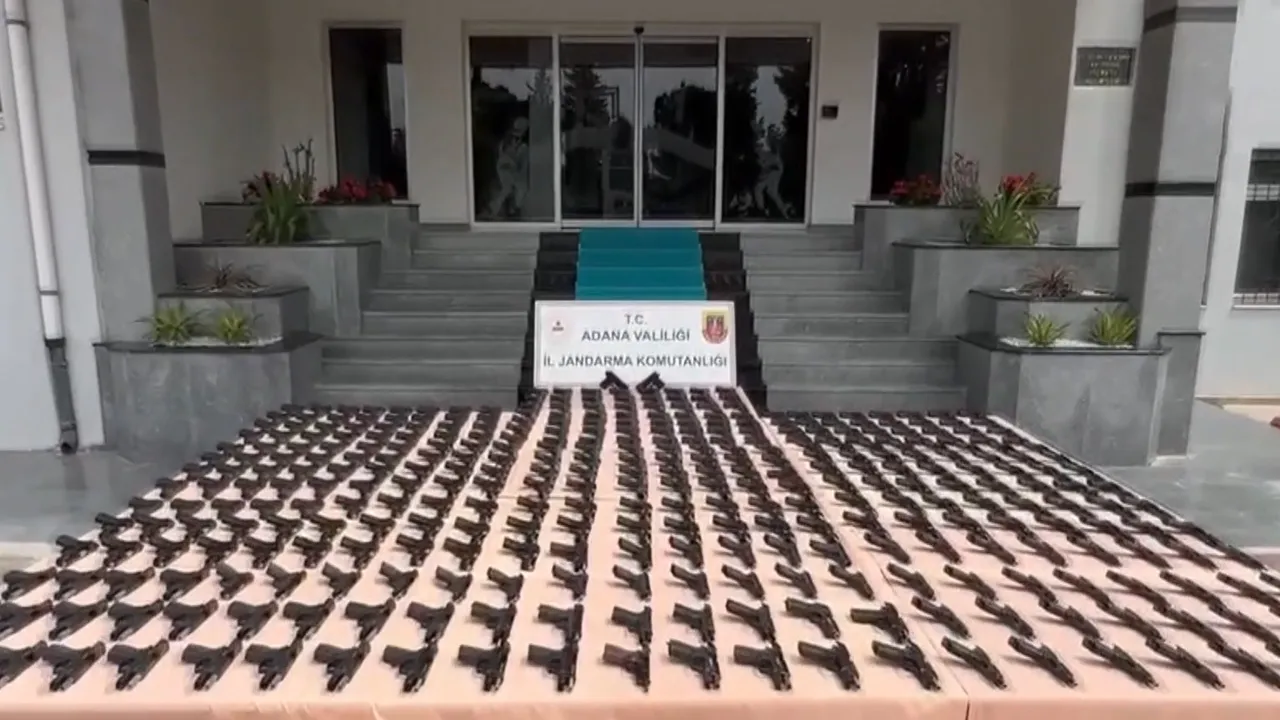 İstanbul ve Adana'da operasyon: 1107 ruhsatsız tabanca ele geçirildi