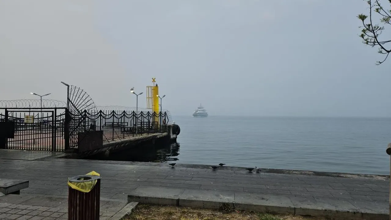 İstanbul'da yoğun sis: Boğaz hattı gemi trafiğine kapatıldı