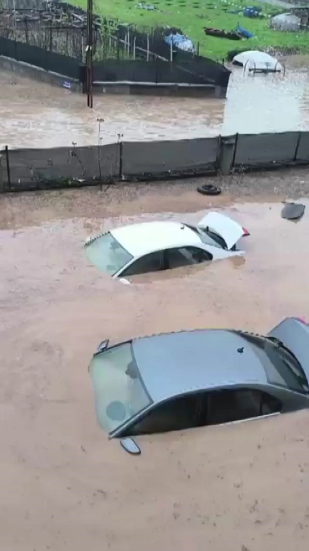 Meteoroloji hem saat hem ikinci sarı kodu verdi! Mardin’de evleri su bastı, insanlar mahsur kaldı