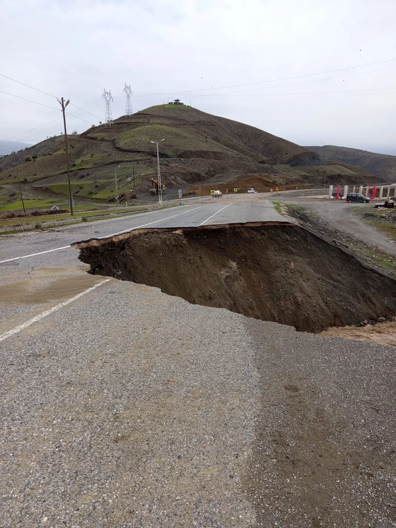 Meteoroloji hem saat hem ikinci sarı kodu verdi! Mardin’de evleri su bastı, insanlar mahsur kaldı