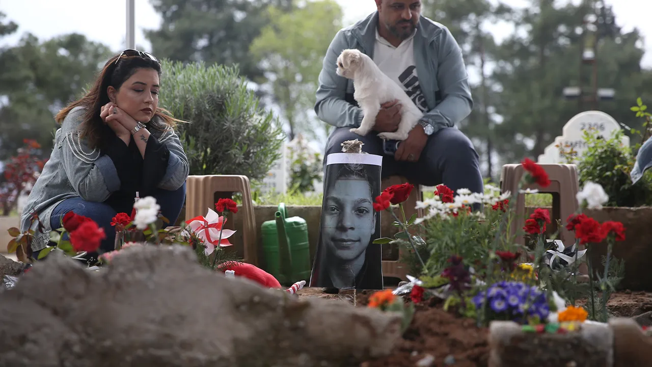 Saldırıda vefat edenler mezarı başında anıldı