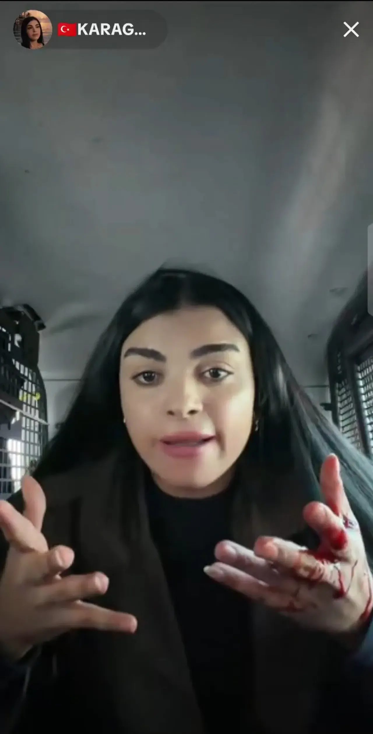 TikTokta kanlı yayın! Fenomen Karagül, sokak ortasında bir kadını bıçakladı