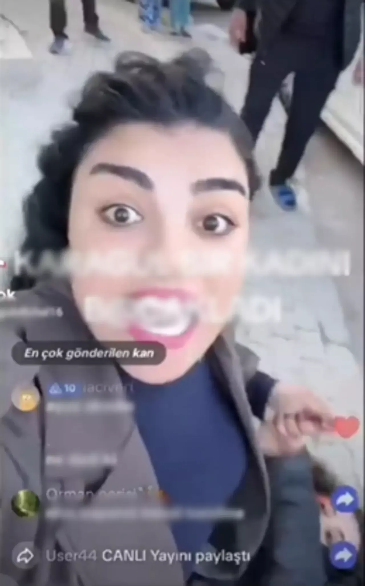 TikTokta kanlı yayın! Fenomen Karagül, sokak ortasında bir kadını bıçakladı