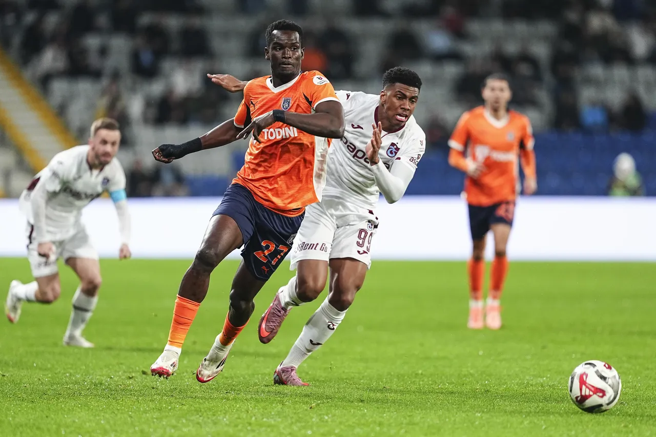 Trabzonspor Başakşehir maçı hangi kanalda, canlı yayın nerede izlenir? Maçı Alper Akarsu yönetecek!