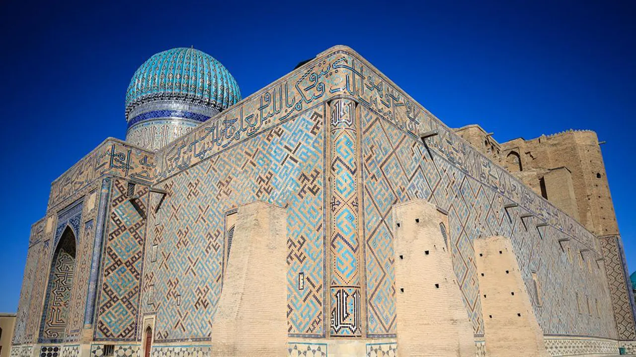 Hoca Ahmed Yesevi Türbesi’ndeki  kûfi hatlar...