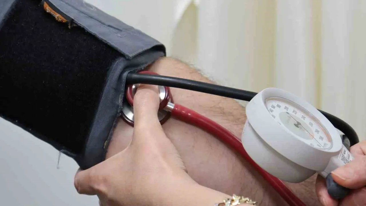 Uzmanından net mesaj: Tansiyon hastalarında susama hissi geç kalınmış bir sinyal