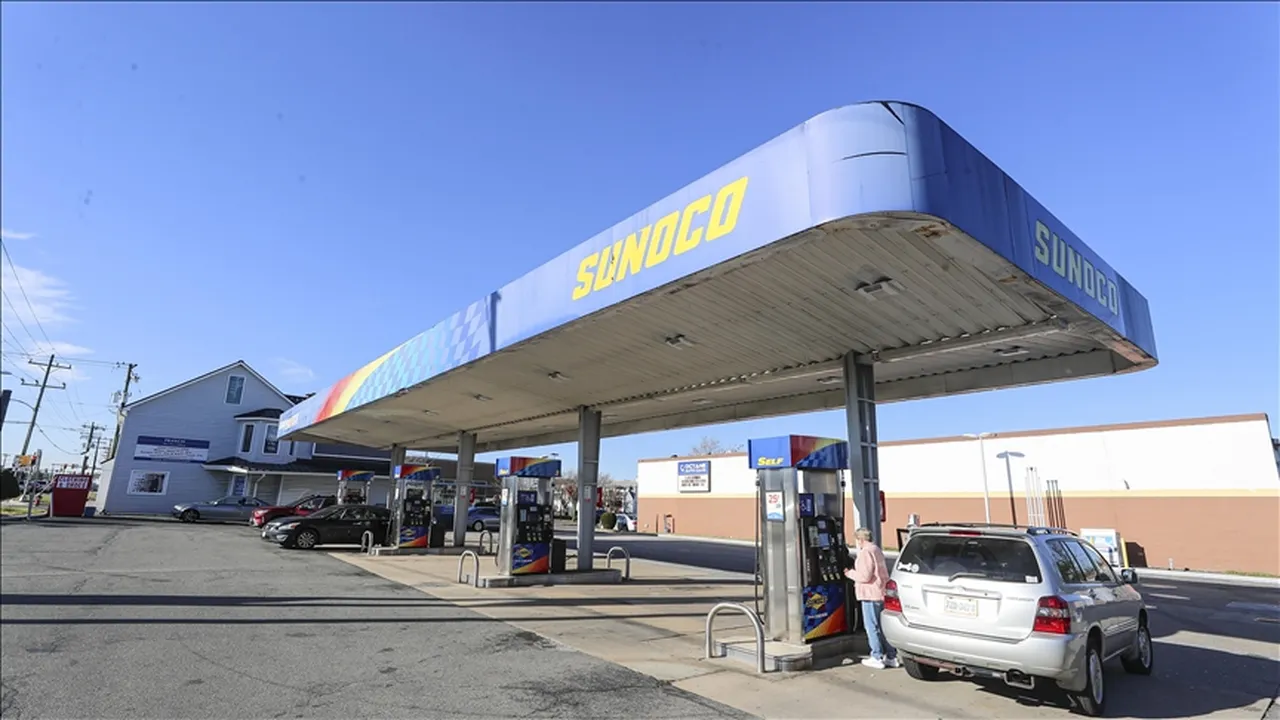 4 yıl sonra bir ilk! ABD'de benzin fiyatları rekora koşuyor