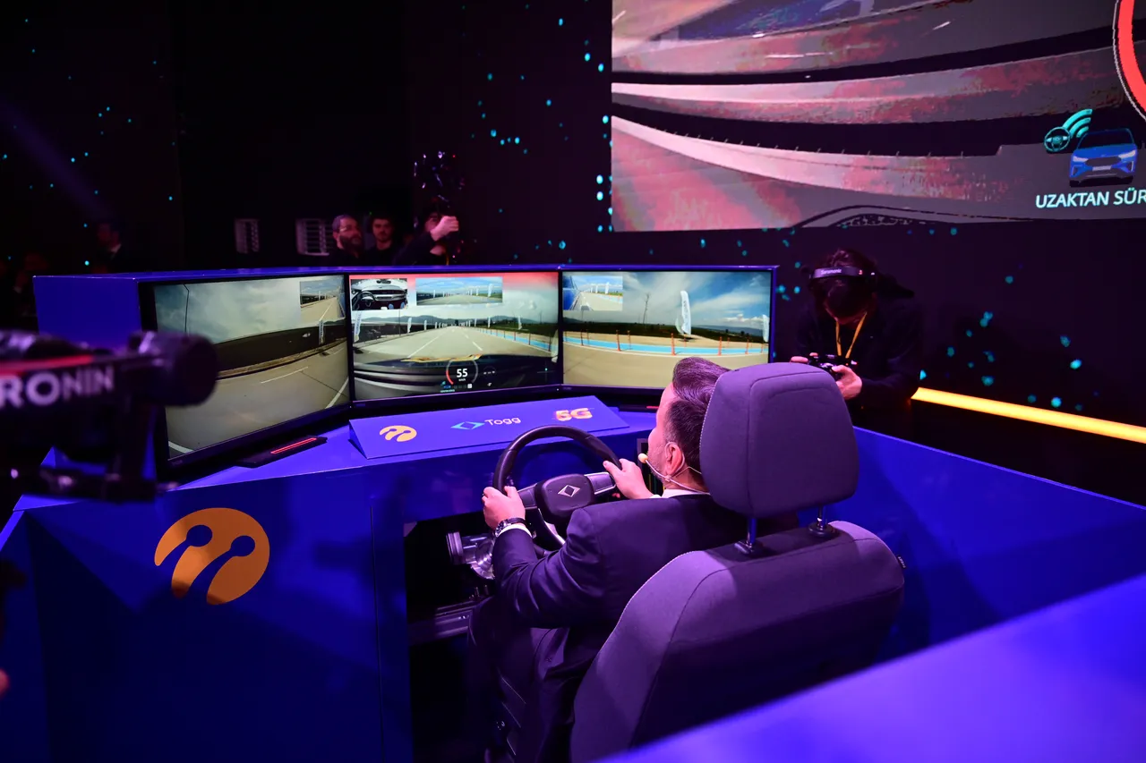 5G ile Togg sürdü! Turkcell CEO'su Ali Taha Koç 150 kilometre uzaktan direksiyona geçti
