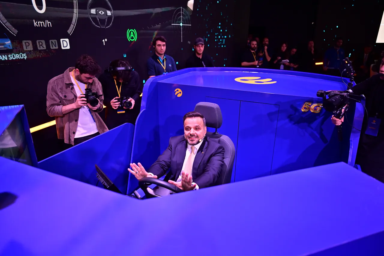 5G ile Togg sürdü! Turkcell CEO'su Ali Taha Koç 150 kilometre uzaktan direksiyona geçti