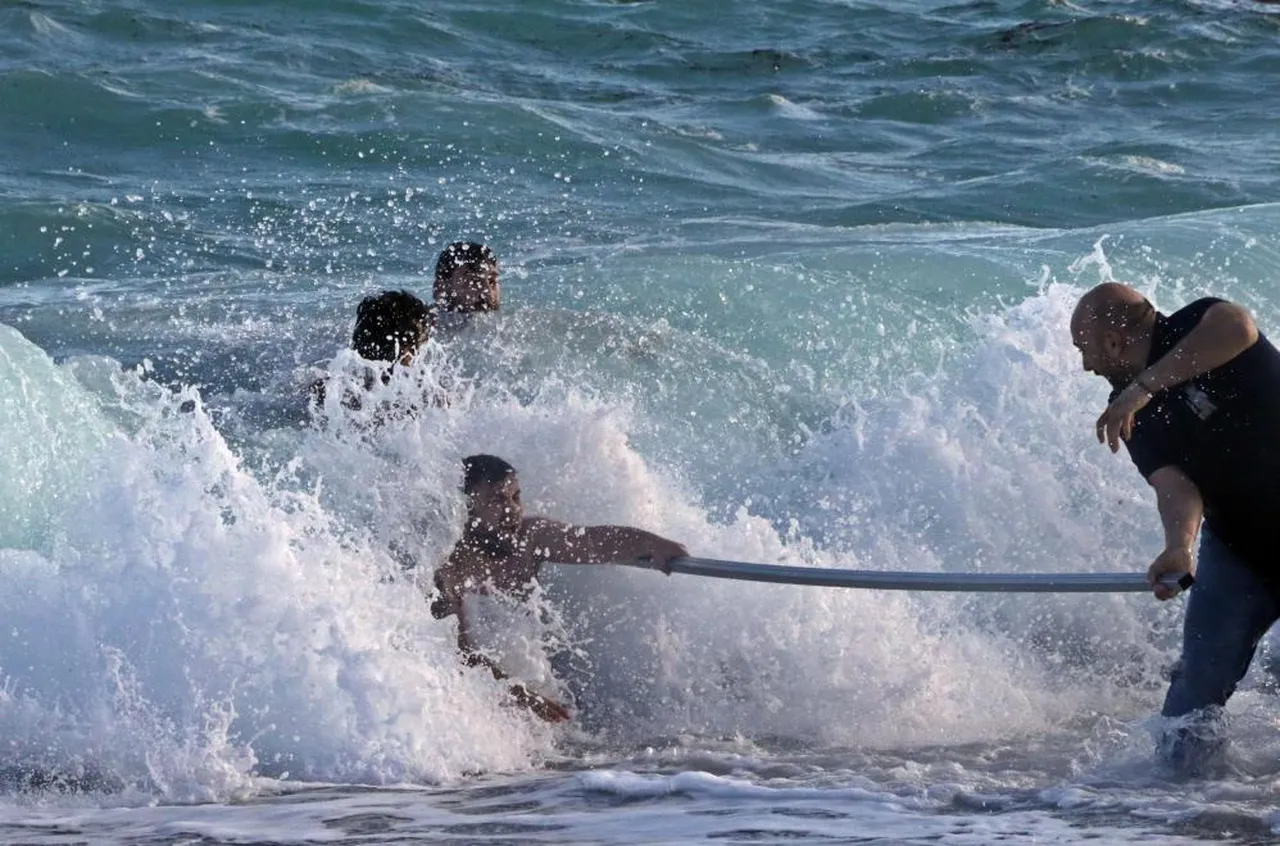 Antalya'da insan zinciri! Kardeşler kurtuldu, kuzen öldü