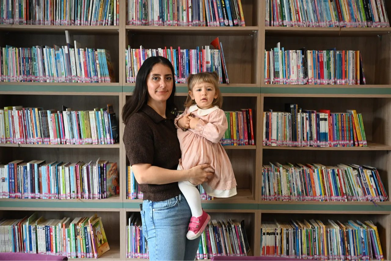 Bebekken kütüphaneye üye oldu, ekransız evde kitaplarla büyüyor