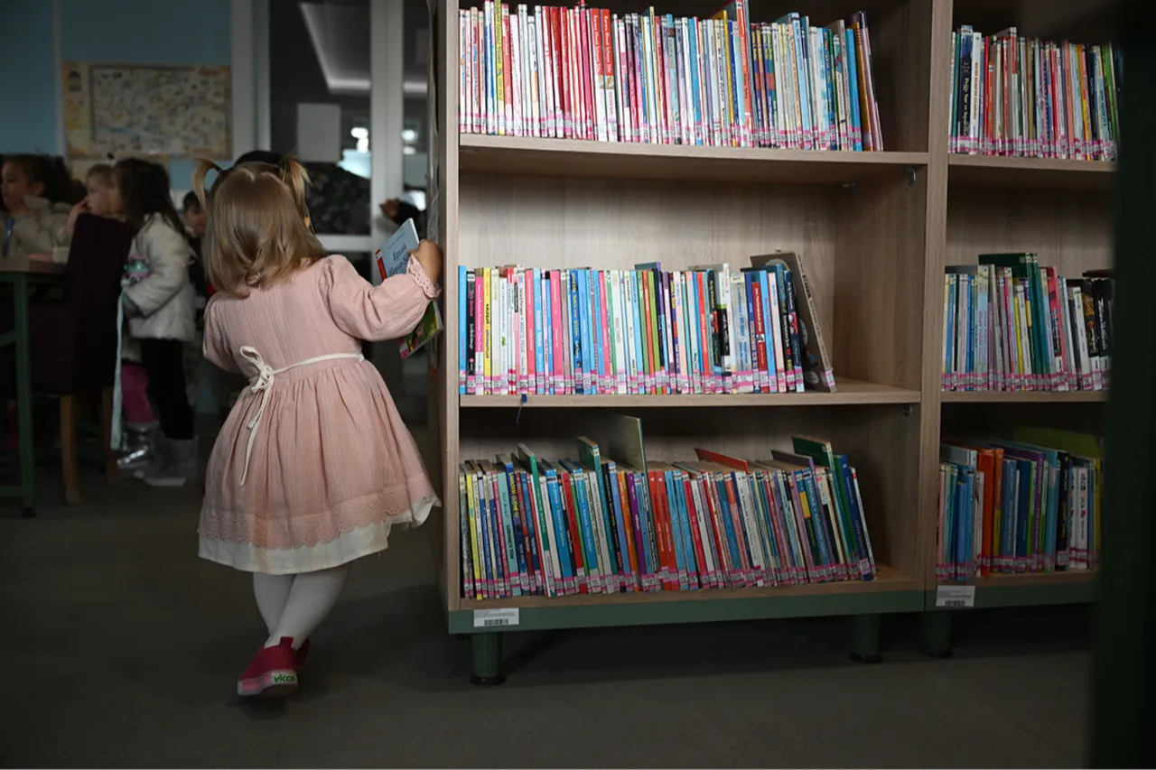 Bebekken kütüphaneye üye oldu, ekransız evde kitaplarla büyüyor