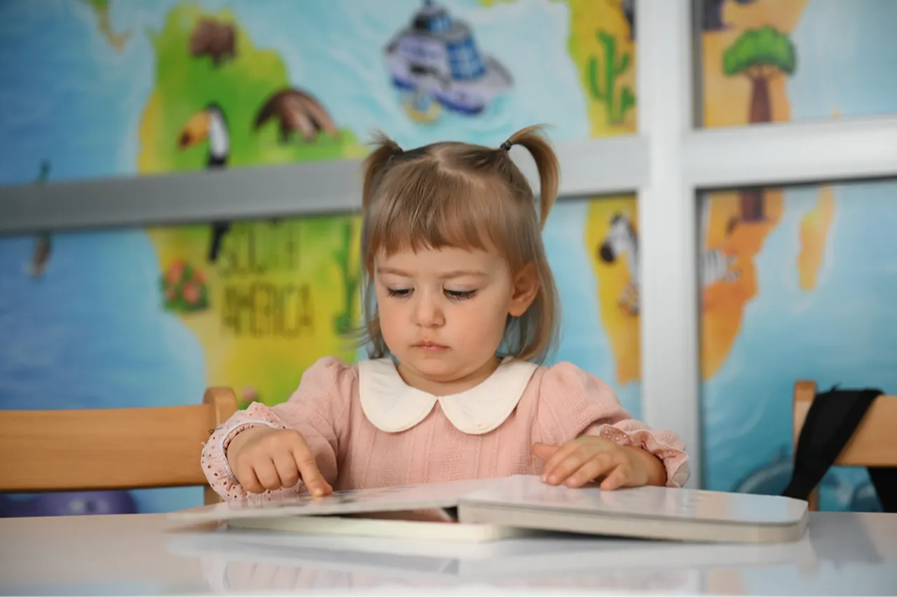 Bebekken kütüphaneye üye oldu, ekransız evde kitaplarla büyüyor