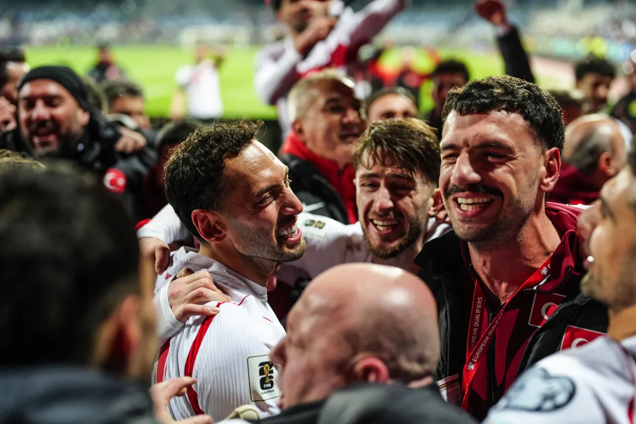 Türkiye, 2026 Dünya Kupası Avrupa Elemeleri play-off yarı finalinde Romanya'yı, play-off finalinde ise Kosova'yı 1-0 mağlup etmişti.