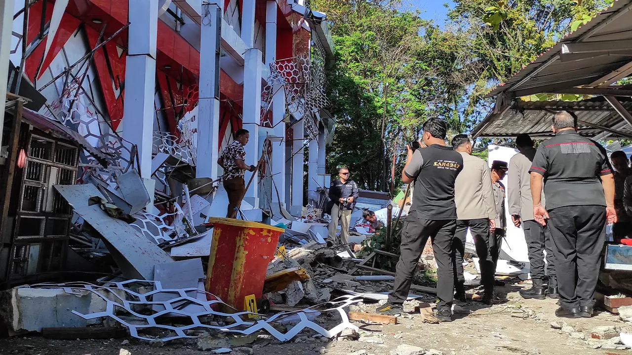 Endonezya açıklarında 7,4 büyüklüğünde deprem!