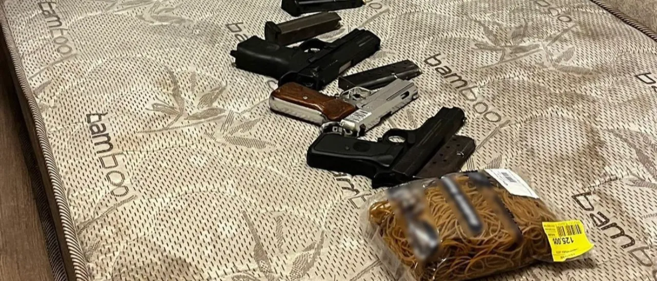 Esenyurt'ta polis ekiplerinden uyuşturucu operasyonu! Evden el bombası ve cephanelik çıktı