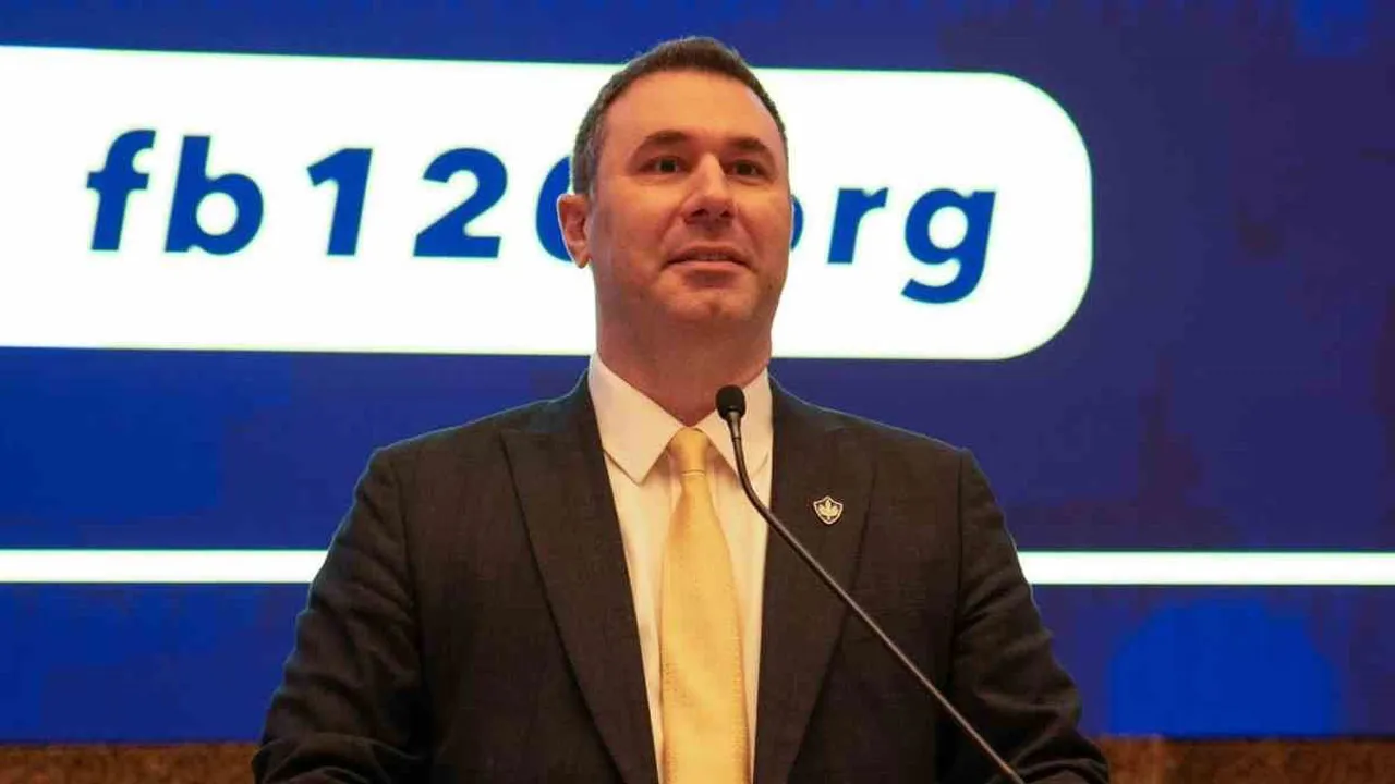 Fenerbahçe başkan adayı Barış Göktürk: Elimizde 12 tane kelepçe kontrat var