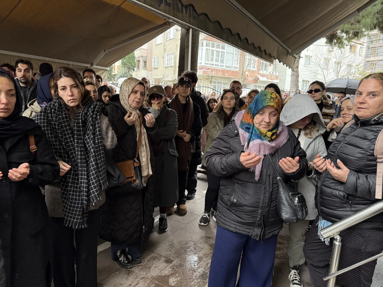Genç oyuncu Ramazan Tetik’in cenazesi defnedildi: ‘Çok erken kaybettik’