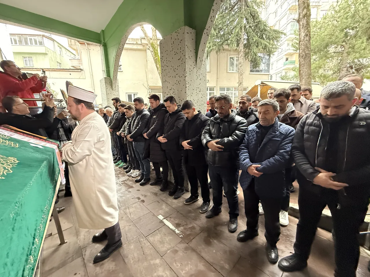 Genç oyuncu Ramazan Tetik’in cenazesi defnedildi: ‘Çok erken kaybettik’