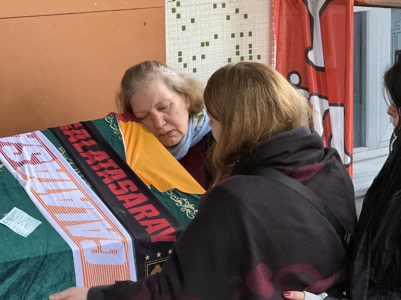 Genç oyuncu Ramazan Tetik’in cenazesi defnedildi: ‘Çok erken kaybettik’