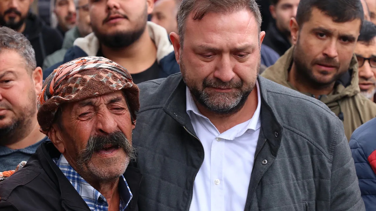 İzmir'de ölüm çukuru skandalı: Şoför çamurda boğuldu, kurum seyretti, akrabaları vinçle geldi