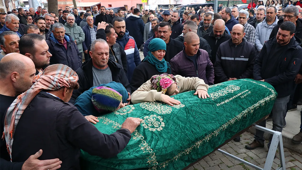 İzmir'de ölüm çukuru skandalı: Şoför çamurda boğuldu, kurum seyretti, akrabaları vinçle geldi