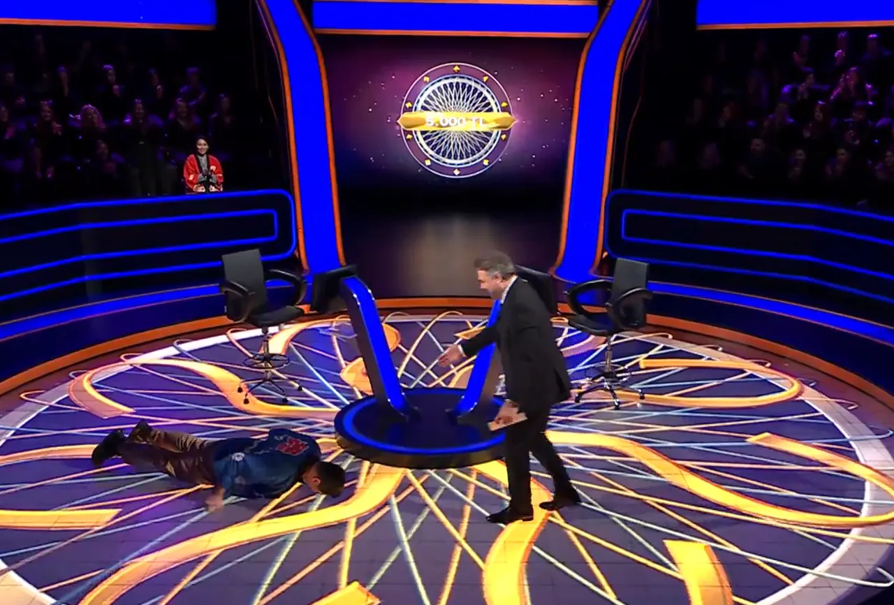 Japon yarışmacının selamı herkesi şaşırttı! Bir anda yere yattı, Oktay Kaynarca ne yapacağını bilemedi