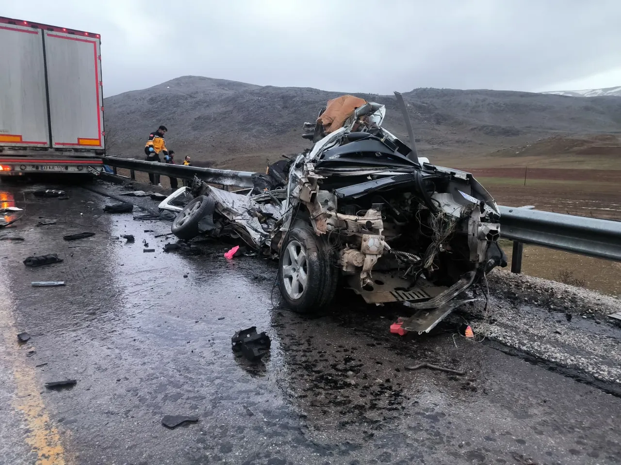 Malatya'da feci kaza! Ticari araç tırla çarpıştı: 3 ölü var