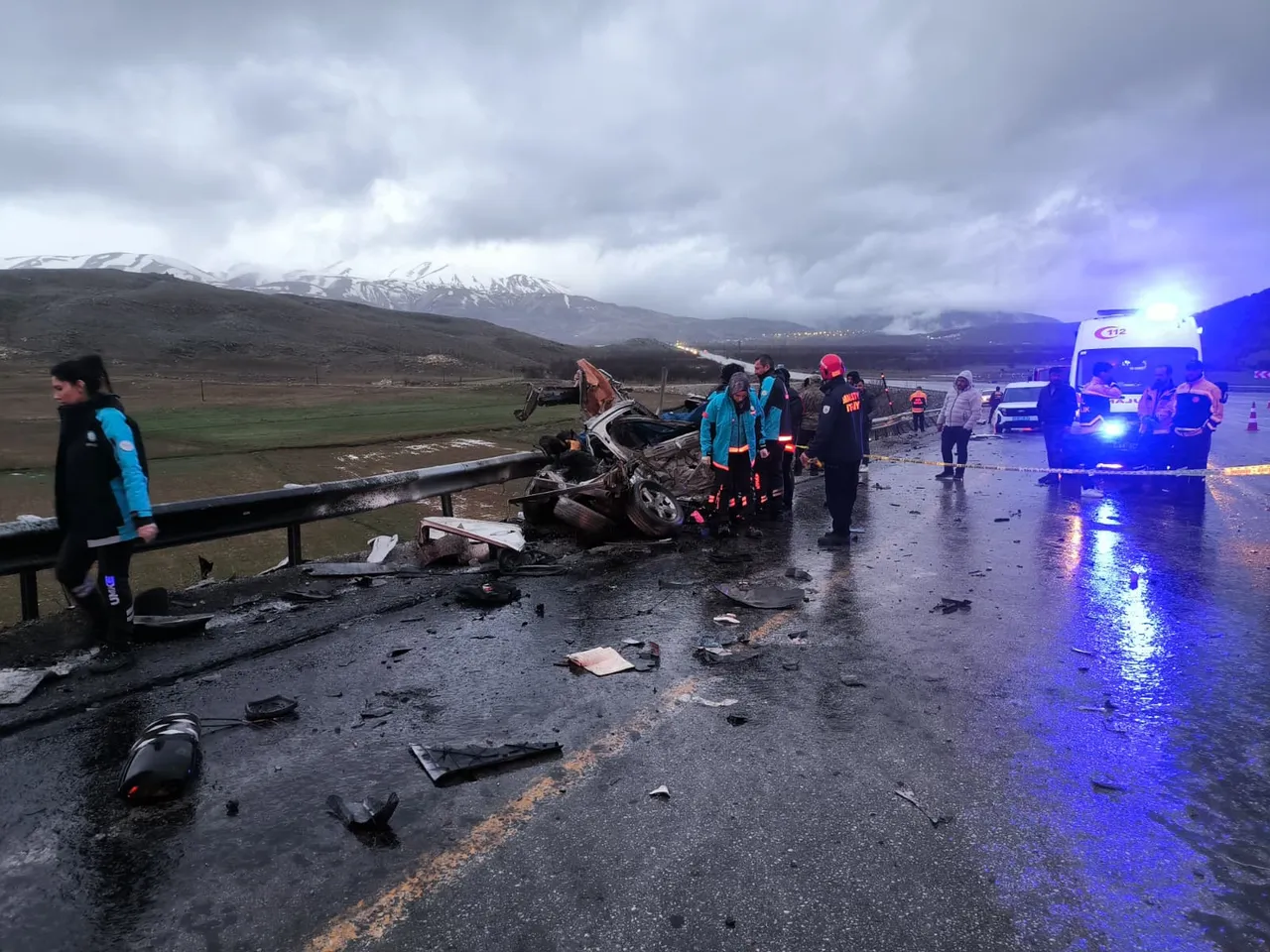 Malatya'da feci kaza! Ticari araç tırla çarpıştı: 3 ölü var